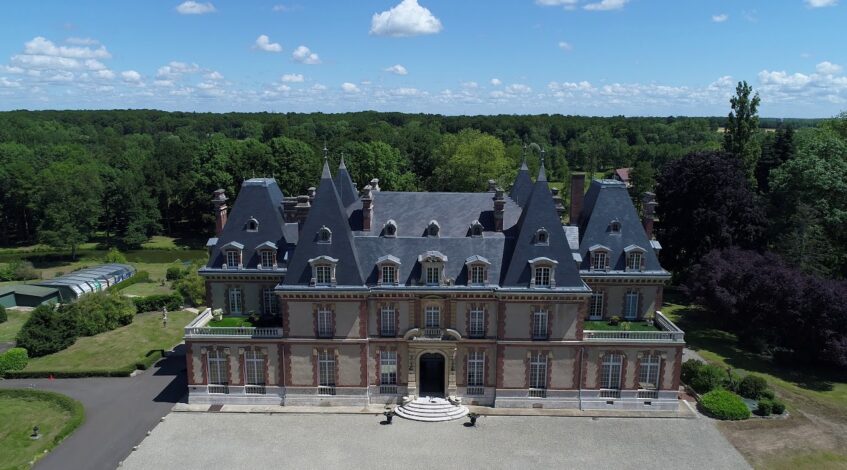 , (droneofferte): Team Building au Château des Boulard 28