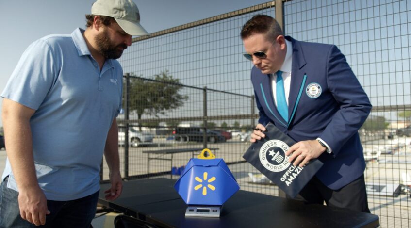 , WEB: Un dossier de livraison de drones pour… cardi b?