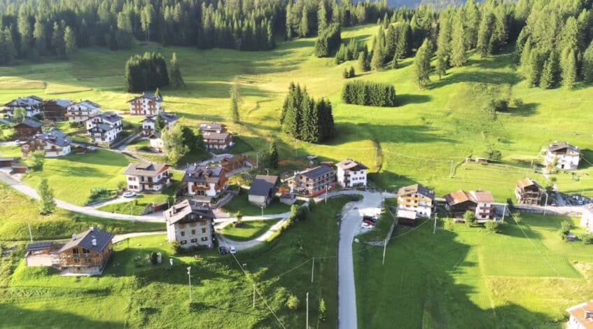 , (drone riprese): riprese aeree drone, Sappade (BL)