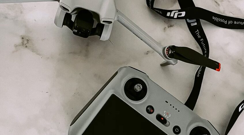 , dron; DJI mini 3 drone