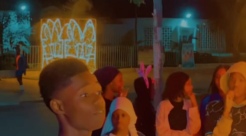 , équipe tournage; l’équipe,vous avez tout fait. Et surtout n’oubliez pas que le tournage continu