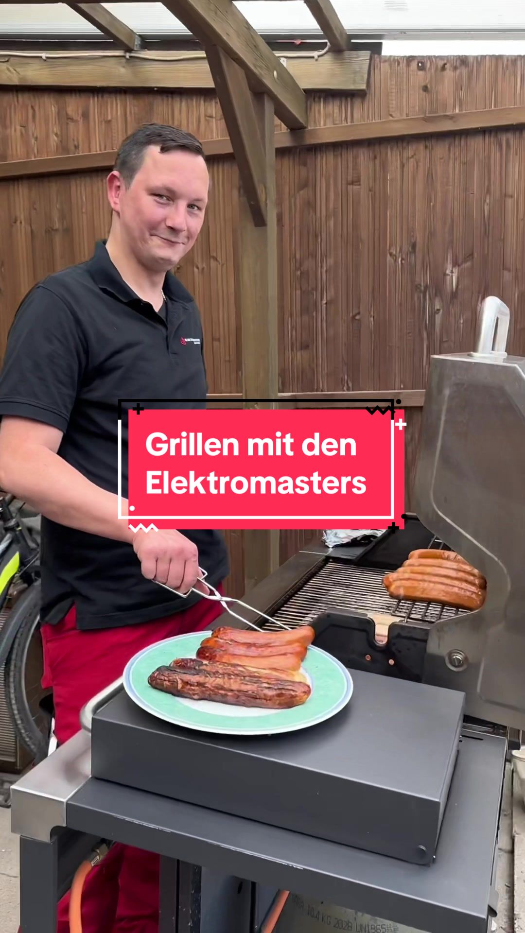 La semaine dernière, nous avons tous fait un barbecue ensemble en tant qu'équipe Elektromasters, après