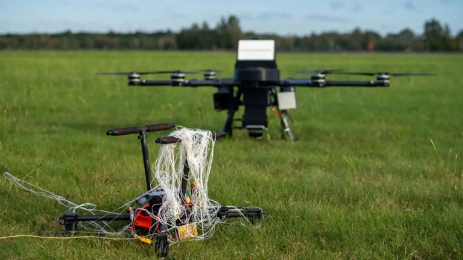 , WEB: Les matchs de la Coupe du monde se disputent avec des centaines de drones rebelles, selon les responsables