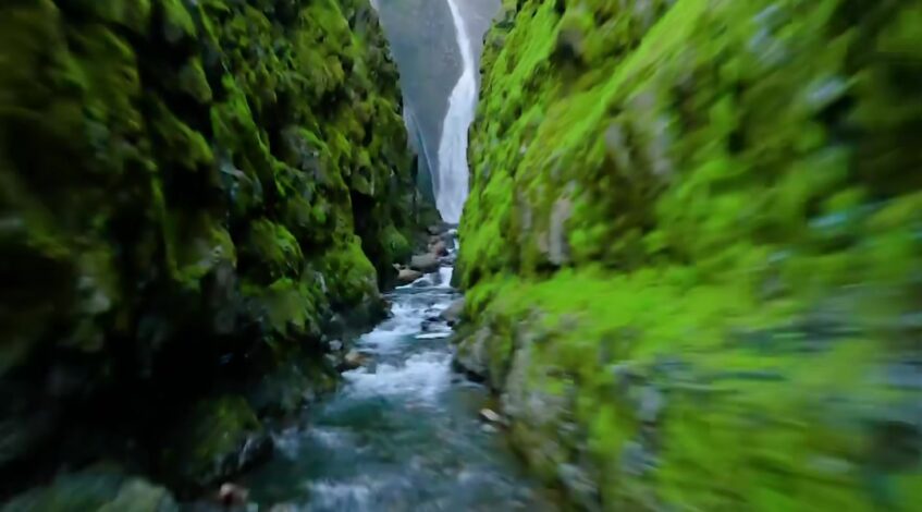 , Tiktok (drone): Le canyon à la fin j’ai expérimenté un peu différentes perspectives et