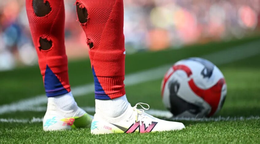 , WEB: La science qui explique pourquoi les footballeurs de la Coupe du monde 2026 coupent leurs chaussettes
