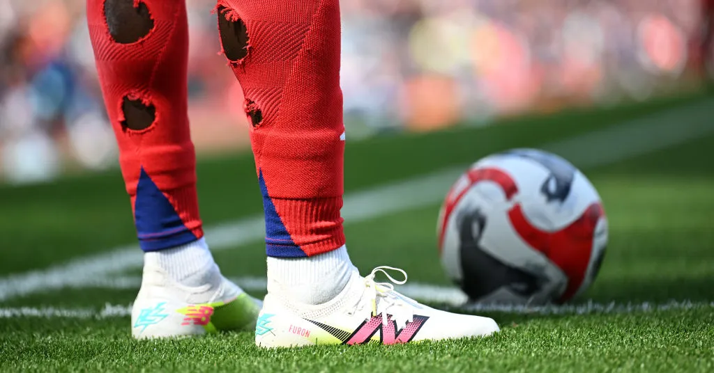 , WEB: La science qui explique pourquoi les footballeurs de la Coupe du monde 2026 coupent leurs chaussettes