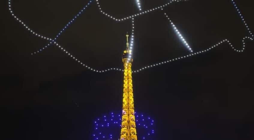 , drone,La carte de Paris représentée par des drones lors feu d’artifice à Paris.
sur Tiktok